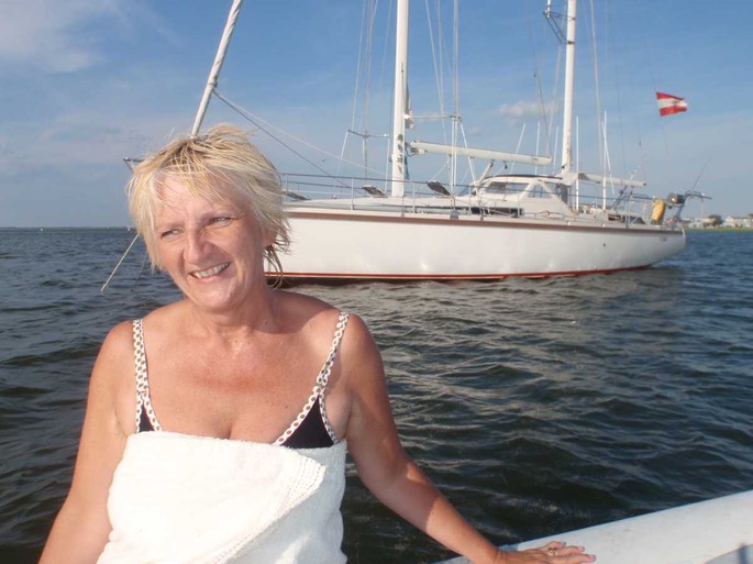 A nach dem Schwimmen mit Amel [Desktop Auflösung]